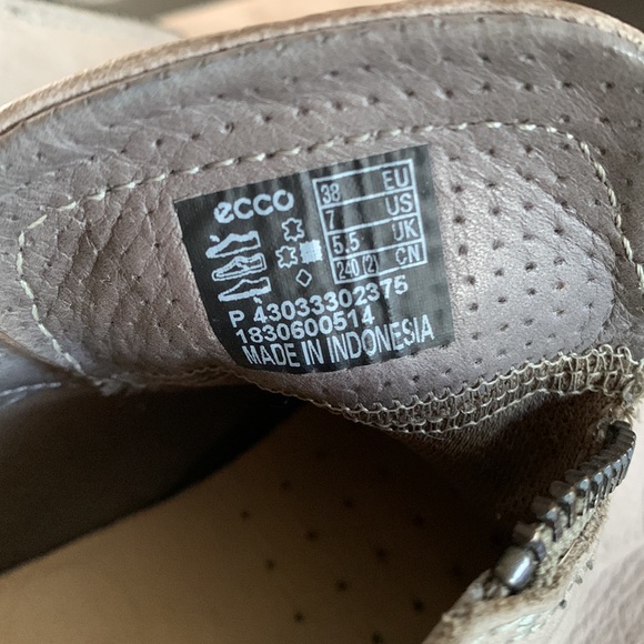ECCO zip casual tennis shoe taupe, size 7 - Picture 7 of 7